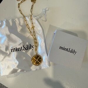 Gold Pendant Necklace - Chain Link Design